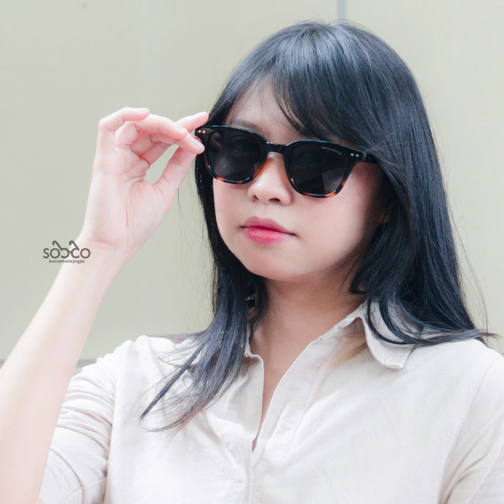 Kacamata Hitam Kotak YAMIKA 03 Unisex